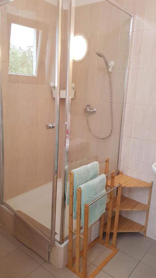 Na Samote U Lesa -Rasovna Daire Msecke Zehrovice Dış mekan fotoğraf